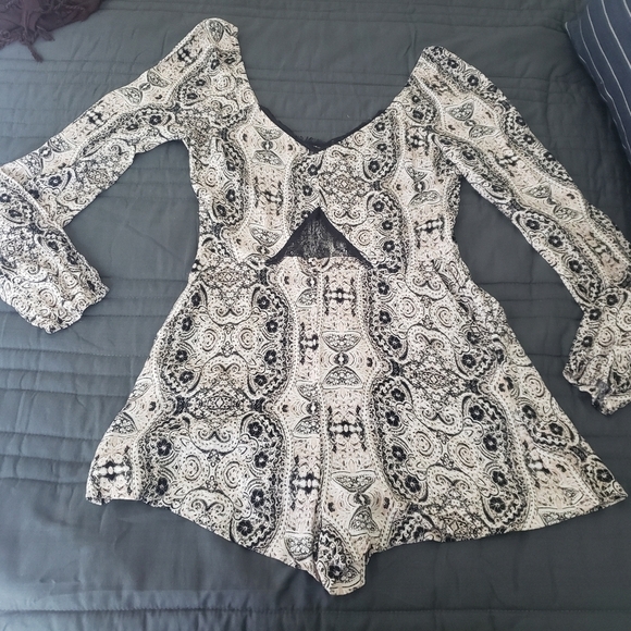 Kendall AND KYLIE FLORAL LONG SLEEVE ROMPER JUMPSUIT V-NECK LOW BACK SIZ… - Picture 7 of 14